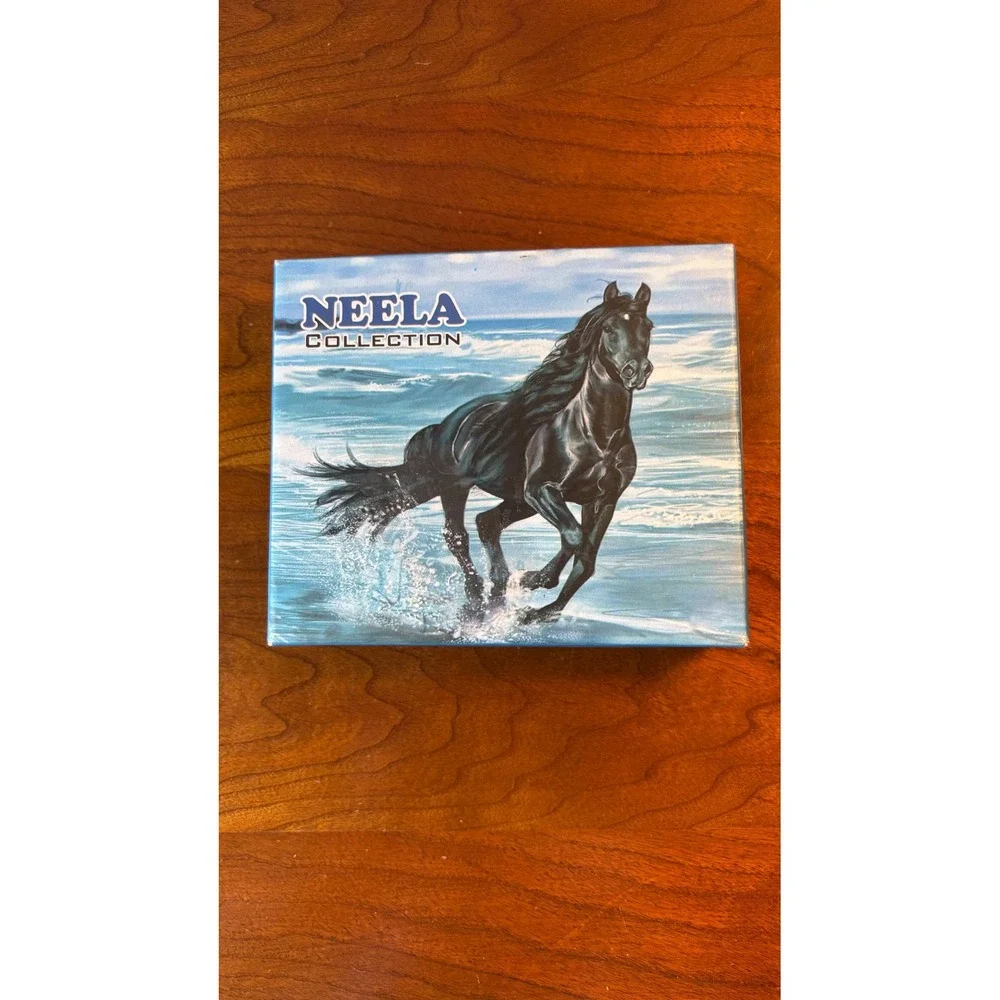Neela Collection Mens Brown Pebbled Trifold Wallet Silver Horse Medallion NIB